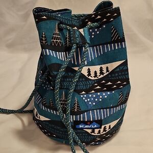 KAVU Blue and Black Bucket Rope Crossbody